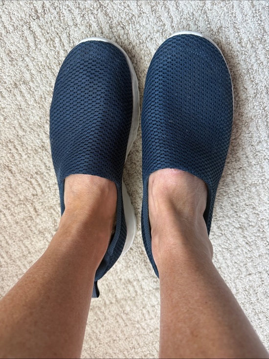 Skechers Shoes - Women’s Skechers Size 8 COMFY GOWALK Slip-On Mesh Casual Shoe in Navy MAX